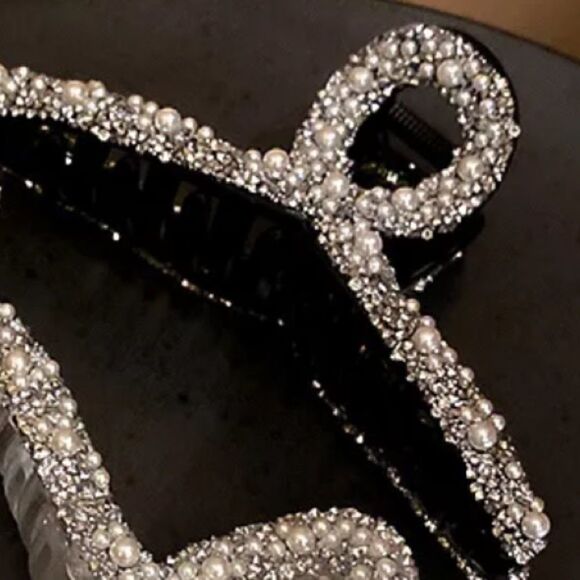 💞Black Large Pearl Jaw Hair Clips - Picture 2 of 6